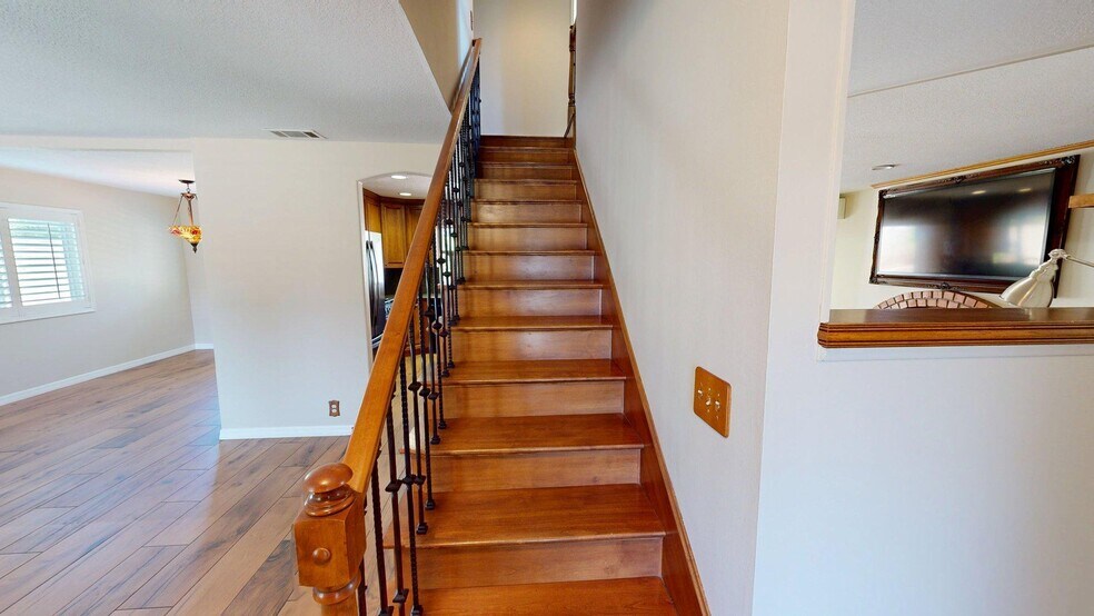 Building Photo - 2431 Deerfield Ct
