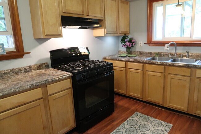 Building Photo - 9580 Sunnyside Road