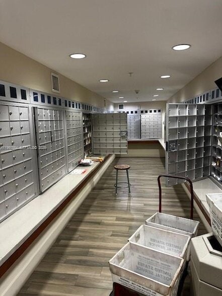 Building Photo - 1750 N Bayshore Dr