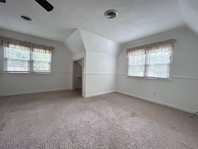 Building Photo - Charming Waterfront Home in Sought-After Chesopeian Colony "ASK ABOUT OUR ZERO DEPOSIT"