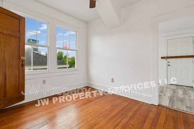 Building Photo - 320 N Olympia St