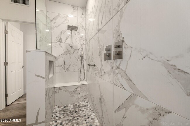 Building Photo - 14506 W Huron Dr