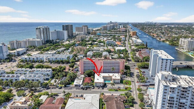 Building Photo - 1450 N Riverside Dr