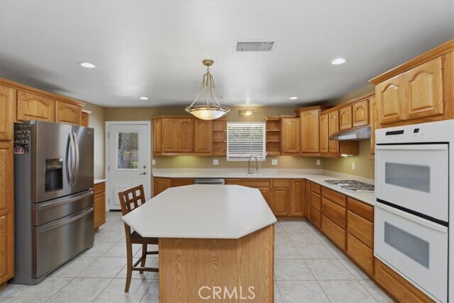 Building Photo - 16540 Wagon Wheel Dr