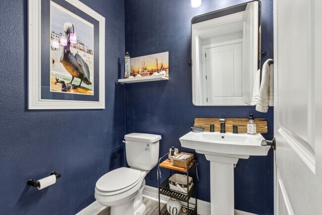 Building Photo - Discover the Ideal 55+ Lifestyle in Your N...