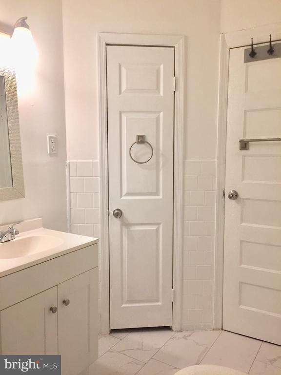 Building Photo - 125 N Ruby St