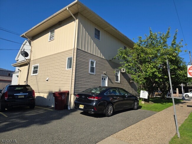 Building Photo - 428 Franklin Ave
