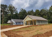 Building Photo - Beautiful 3 Bed/ 2 Bath House