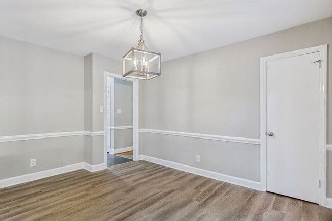Building Photo - Large Home in Guilford Hills, Hardwood Flo...