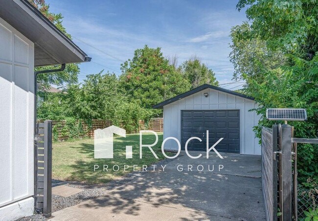 Building Photo - Contemporary 2 Bedroom plus Office/Bonus Room with Loft near Uptown and Plaza Districts   ~One Mo...