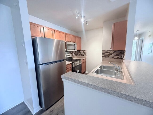Building Photo - 3-BDR 2-BATH CONDO IN GRAND LEDGE