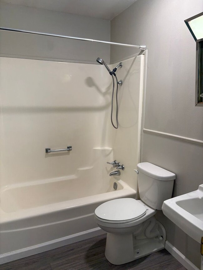 Building Photo - Three bedroom ranch located in Fairpark subdivision for rent