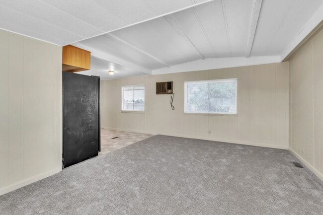 Building Photo - Equestrian Retreat on Over 2 Acres – Peaceful Country Living Awaits!