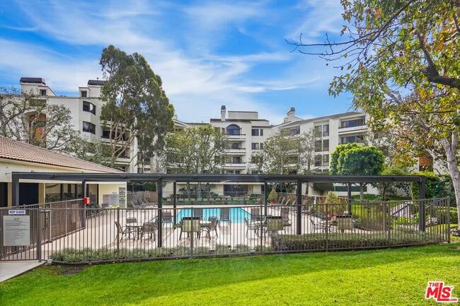 Building Photo - 2102 Century Park Ln