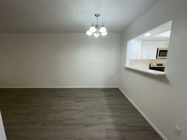 Building Photo - Eastside townhome completely remodeled, he...