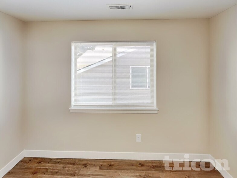 Building Photo - 7615 NE 60th Way