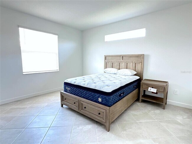 Building Photo - 8225 Shr Lk Dr