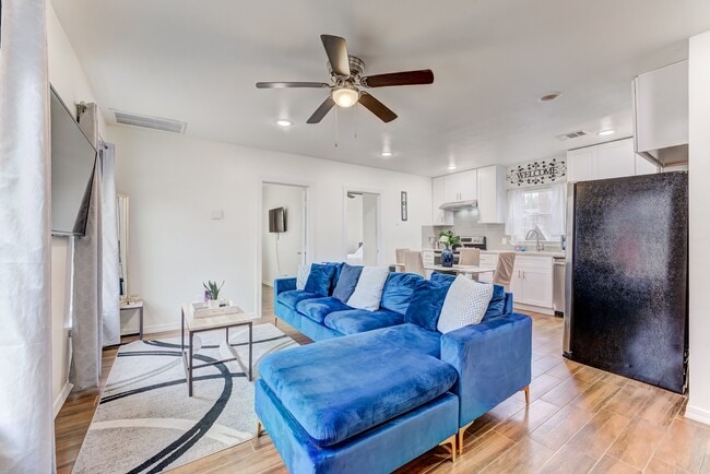 Building Photo - 2720 Truxillo St