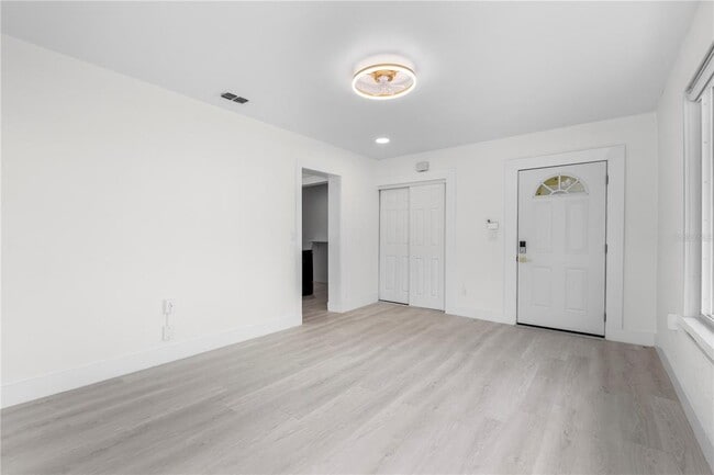 Building Photo - 14060 Miramar Ave