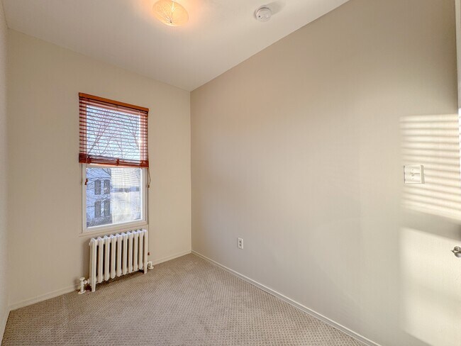 Building Photo - 1013 9th St NE