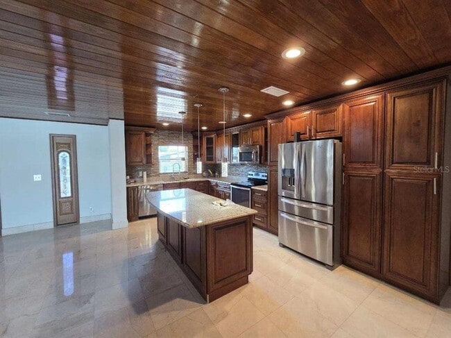 Building Photo - 3927 E Eden Roc Cir