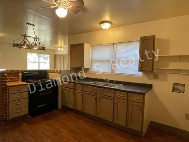 Building Photo - 1301 N Fremont Ave