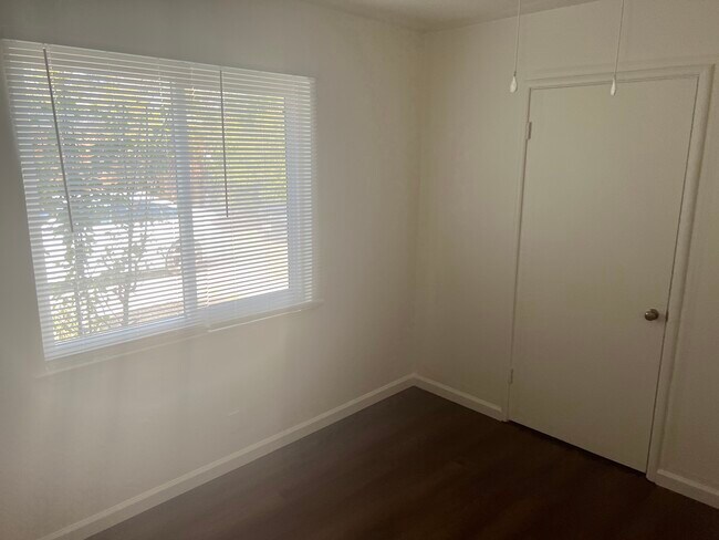 Building Photo - 4973 Union Ave