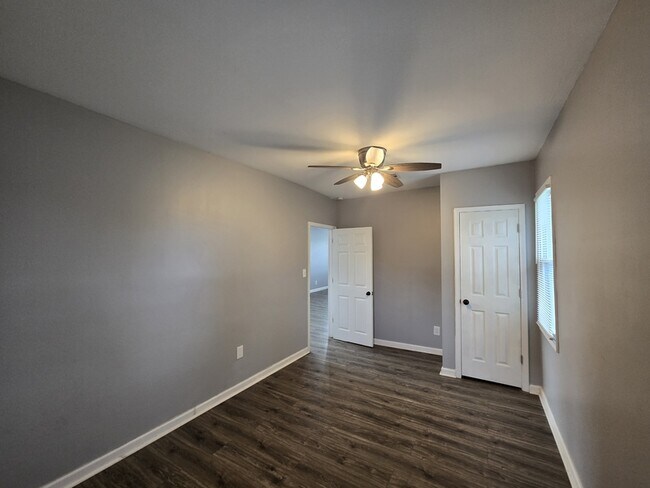 Building Photo - 9340 Moffat Ave