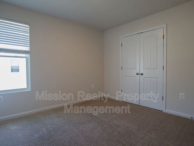 Building Photo - 2827 Meadowview Blvd