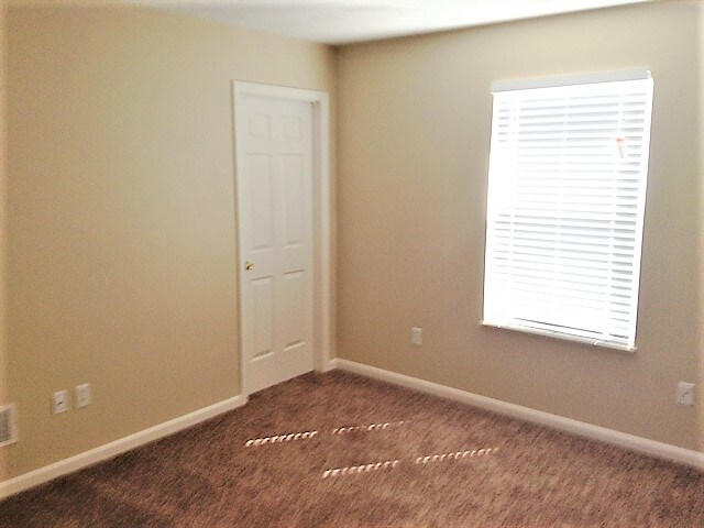 Building Photo - 241 Lakeview Dr