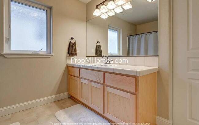 Building Photo - Luxury Four Bedroom Home in King City!