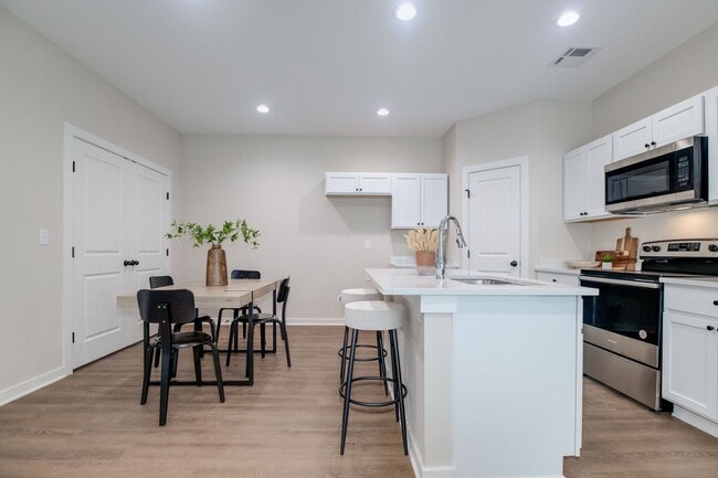 Building Photo - 2933 S Maize Ct