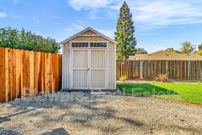Building Photo - 275 Cameo Dr