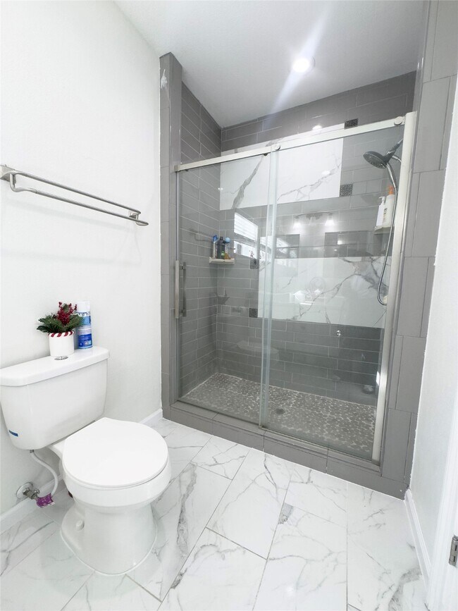 Building Photo - 9405 Arvin St