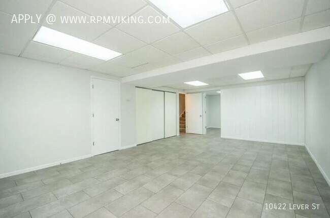 Building Photo - 3br 2ba 1cg ~ Security Deposit Free Altern...
