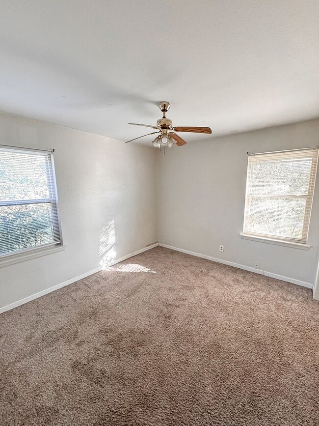 Building Photo - 3bed 2bath home on McCann
