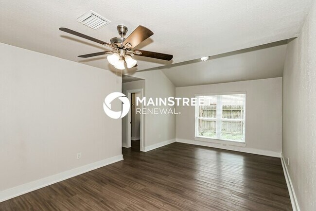 Building Photo - 3 Bedroom Pet-Friendly Home in Houston, TX with Main Street Renewal