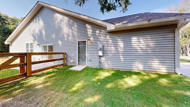 Building Photo - 209 N Alma St