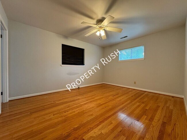 Building Photo - 2307 Arroyo Dr