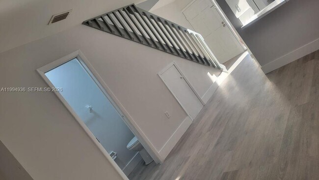 Building Photo - 6850 NW 173rd Dr