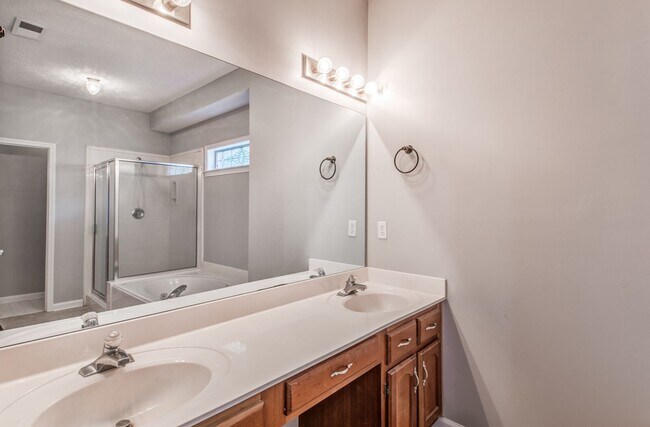 Building Photo - 9461 Hickory Dr