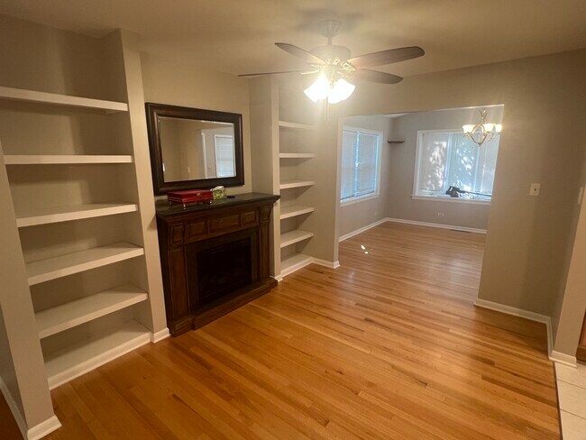 Building Photo - 204 Basswood Dr