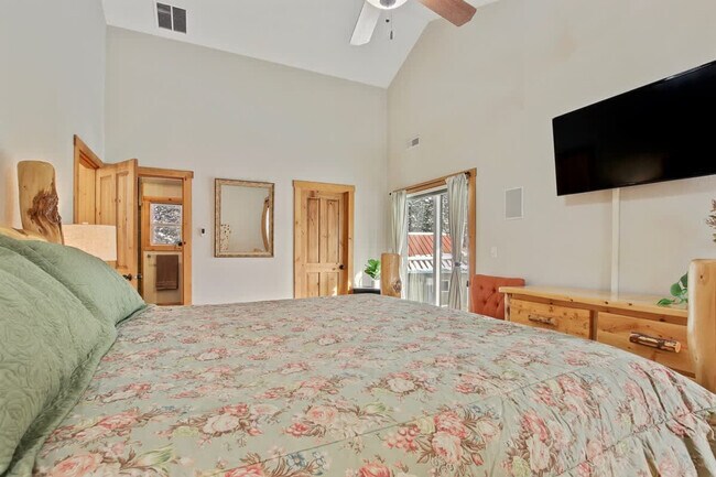 Building Photo - 130 Par Dr