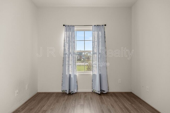 Building Photo - 114 Tomahawk Dr