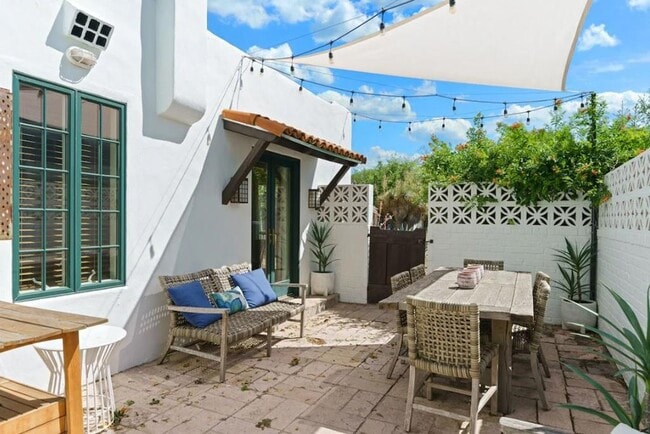 Building Photo - 409 W Water St