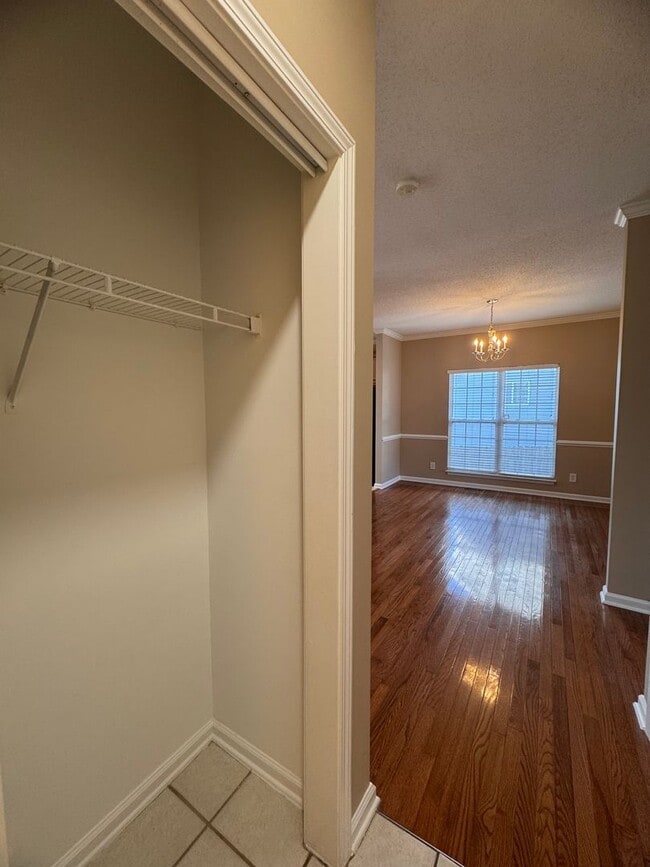 Building Photo - Fabulous 4BR 2.5 Home