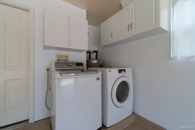 Building Photo - 3 Bed 2.5 Bath Townhome in Spinnaker Place Townhomes 2
