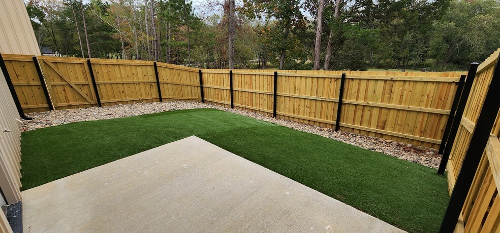 Privacy Fenced Yard - 10624 Brothers Ln