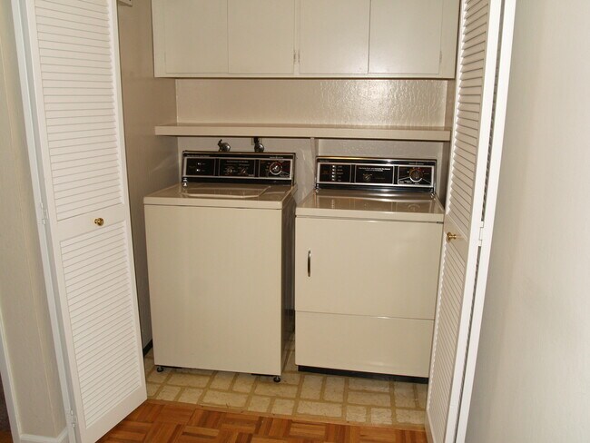 Building Photo - DANVILLE, 3BD/2BA Single Story Family Home...
