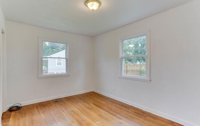 Building Photo - 7725 Fayver Ave